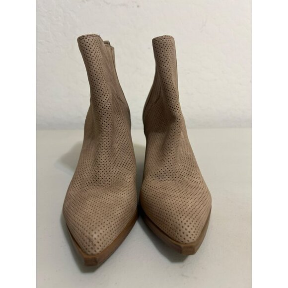 Indigo Rd Tan Stacked Heel Perforated Ankle Boot Bootie Pointed Toe Sz 8M - Picture 2 of 6